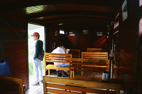 quan-ca-phe-tren-toa-tau-hon-80-nam-tuoi-o-da-lat-1