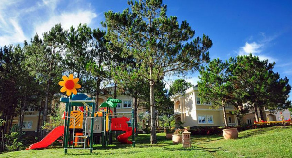 5-resort-xinh-ngat-ngay-voi-view-nhin-ra-ho-tuyen-lam-lang-man-o-da-lat-12