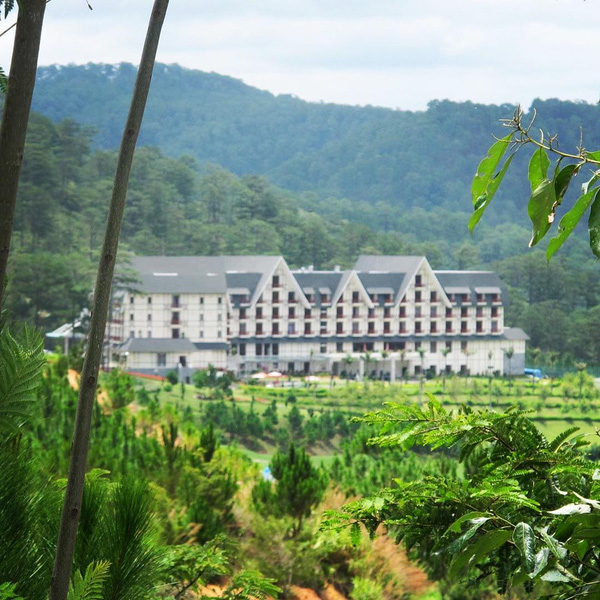 5-resort-xinh-ngat-ngay-voi-view-nhin-ra-ho-tuyen-lam-lang-man-o-da-lat-13