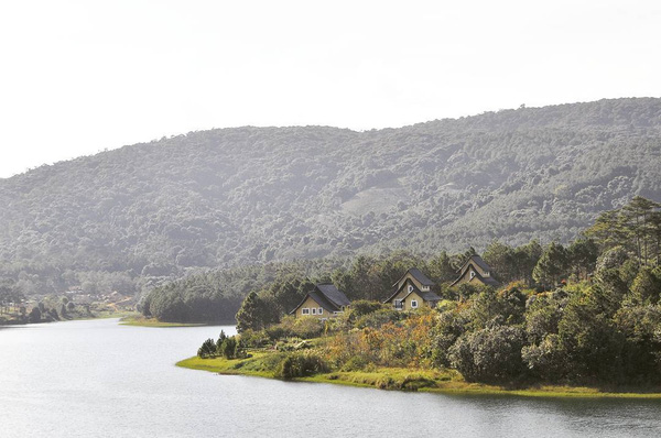 5-resort-xinh-ngat-ngay-voi-view-nhin-ra-ho-tuyen-lam-lang-man-o-da-lat-20