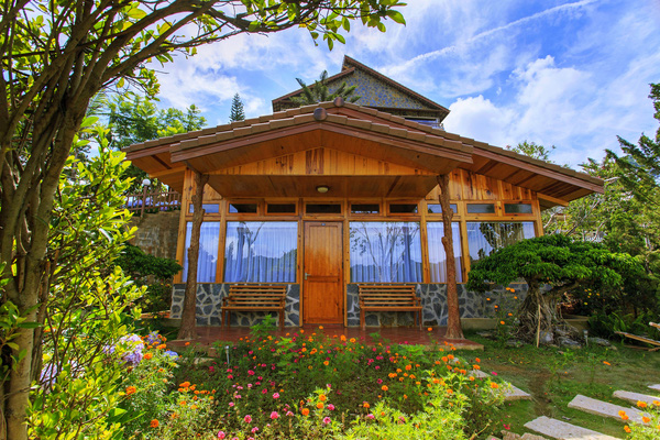 5-resort-xinh-ngat-ngay-voi-view-nhin-ra-ho-tuyen-lam-lang-man-o-da-lat-24