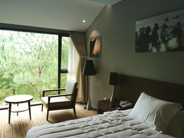5-resort-xinh-ngat-ngay-voi-view-nhin-ra-ho-tuyen-lam-lang-man-o-da-lat-5