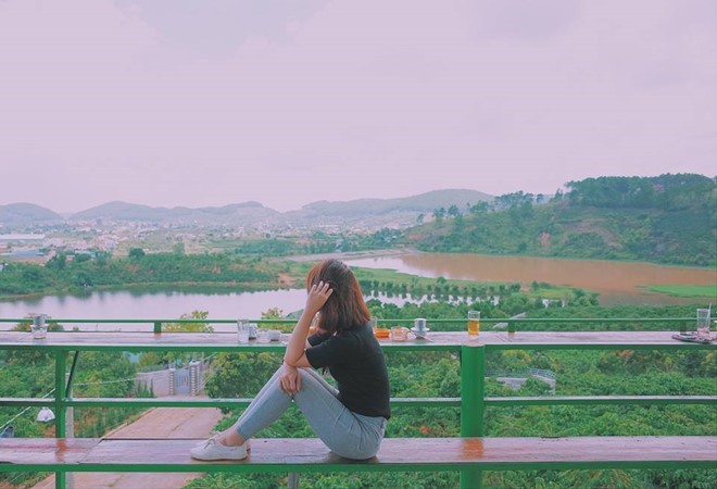 nhung-quan-cafe-bong-benh-giua-bien-may-11