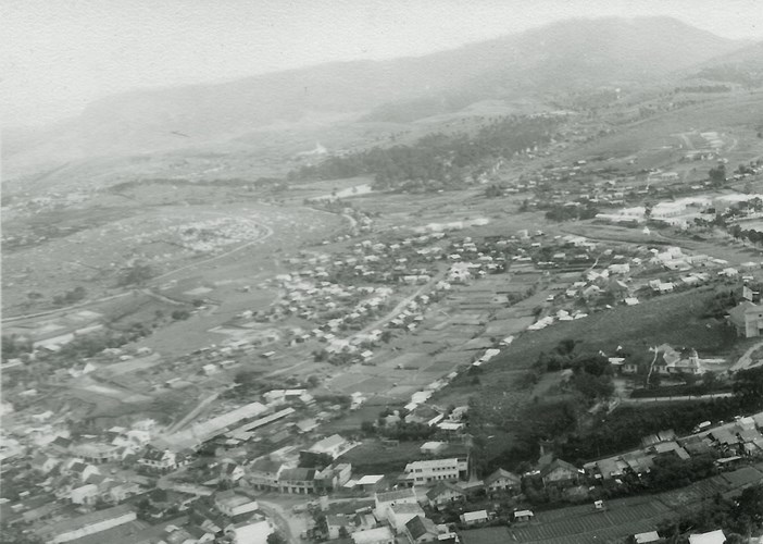 goc-anh-la-ve-da-lat-nam-1966-cua-ross-evans-4