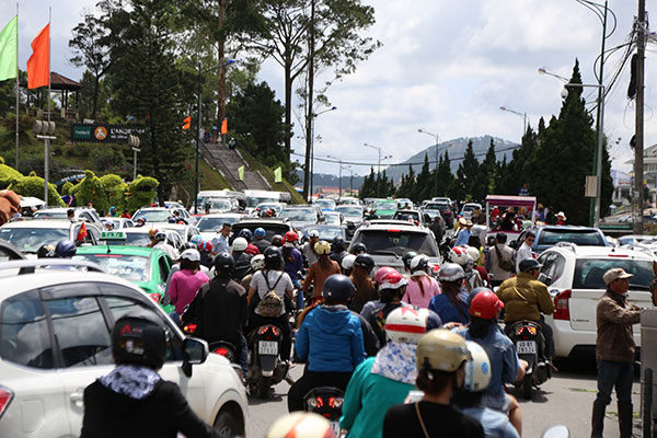 du-khach-do-ve-da-lat-tang-manh-trong-dip-le-1
