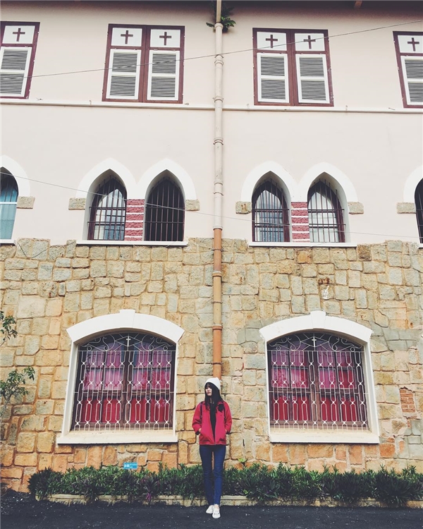 nha-tho-mau-hong-sieu-dang-yeu-giua-long-da-lat-16