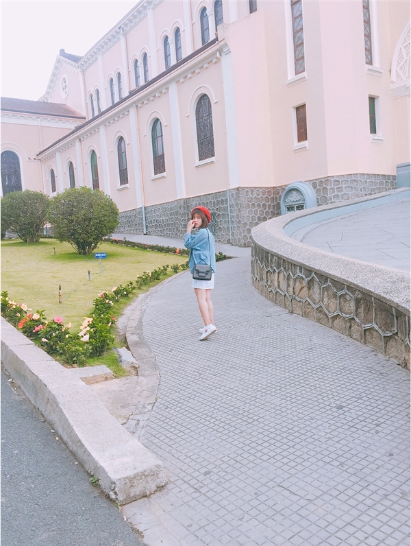 nha-tho-mau-hong-sieu-dang-yeu-giua-long-da-lat-19