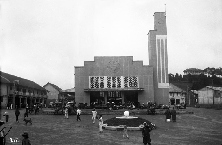 14-buc-anh-cuc-hiem-hoi-ve-cho-da-lat-xua-4