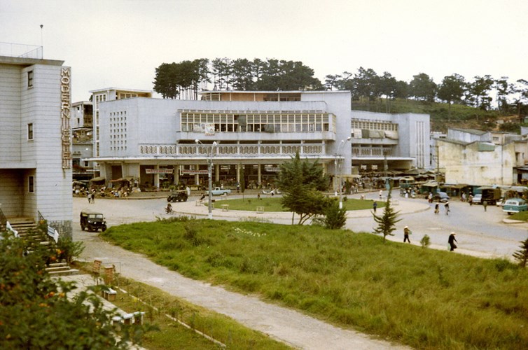 14-buc-anh-cuc-hiem-hoi-ve-cho-da-lat-xua-6