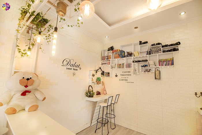 da-lat-check-ngay-quan-cafe-moi-toanh-ngan-goc-song-ao-3