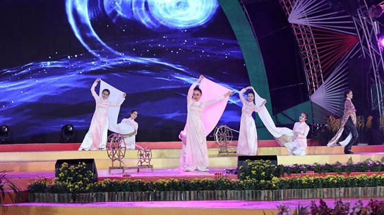 dem-khai-mac-festival-hoa-day-mau-sac-tai-da-lat-10
