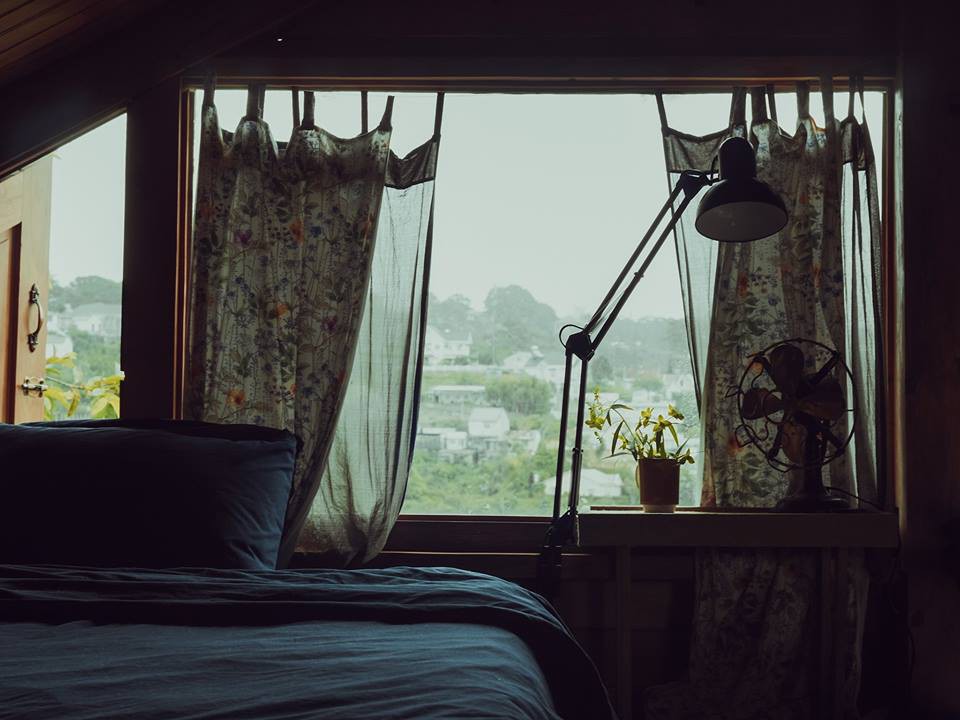 3-homestay-o-da-lat-de-ban-enh-uong-ngu-nuong-roi-doc-sach-uong-tra-ca-ngay-khong-chan-1