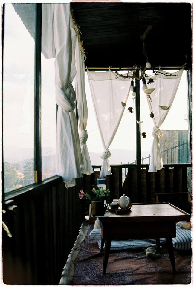 3-homestay-o-da-lat-de-ban-enh-uong-ngu-nuong-roi-doc-sach-uong-tra-ca-ngay-khong-chan-5