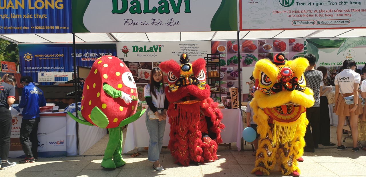 check-in-lien-tay-nhan-ngay-qua-tang-tu-dalavi (3)