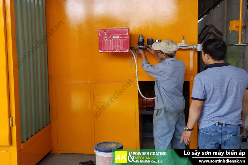 Buồng phun sơn bán tự động máy biến áp sử dụng cyclone thu hồi hiện đại
