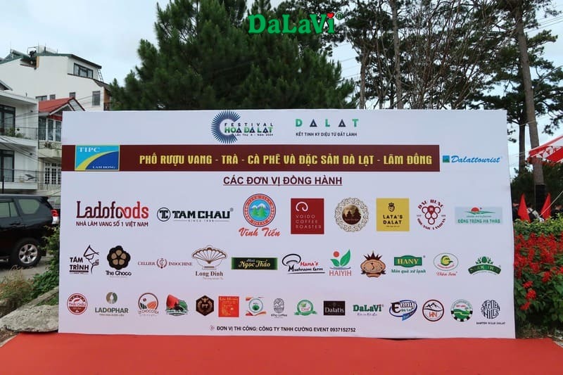 Phố rượu vang, trà, cafe và đặc sản Đà Lạt 2024